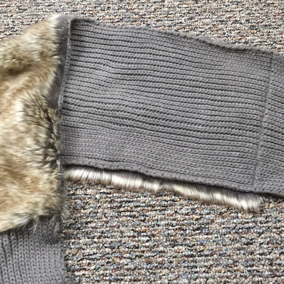 Banana Republic Knit Faux Fur Scarf Wrap - Picture 8 of 9